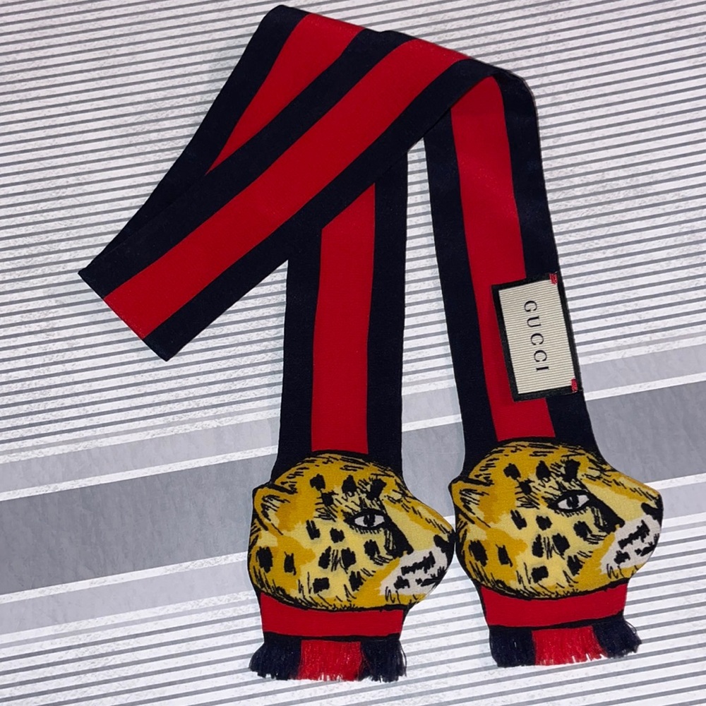 Gucci Collar Scarf